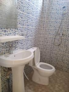 Koupelna v ubytování Appartement Meublé Dalifort-Maristes + 2 fotografie