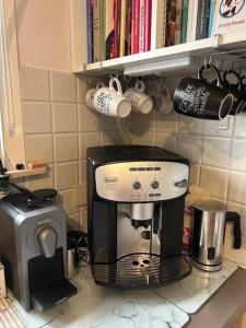 Η κουζίνα ή μικρή κουζίνα στο Your Home away from Home