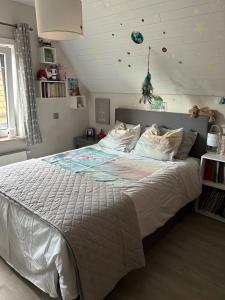 Ένα ή περισσότερα κρεβάτια σε δωμάτιο στο Your Home away from Home