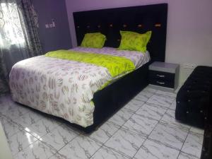 Ένα ή περισσότερα κρεβάτια σε δωμάτιο στο HIMA Residence