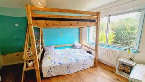 a bedroom with a bunk bed with a ladder at Maison avec jardin proche des bords de Loire in Les Ponts-de-Cé