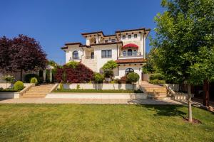Vườn quanh Villa Mediterra Varna 5bed pool&jacuzzi