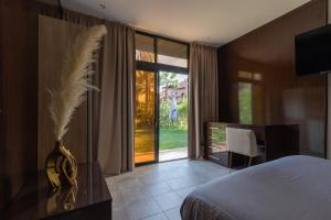 Una cama o camas en una habitación de Atlas Golf Resort Marrakech 47 fotos más