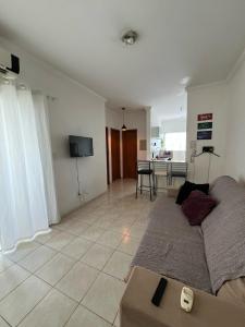 Μια τηλεόραση ή/και κέντρο ψυχαγωγίας στο Apartamento em Condomínio Proximo ao Shopping