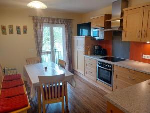 Η κουζίνα ή μικρή κουζίνα στο Schlaferhof - Urlaub am Bauernhof +15 φωτογραφίες