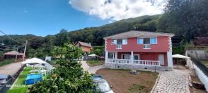 a pink house with a car parked in front of it at La Dimora delle Fate - SOFIA in Bagnoli Irpino