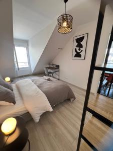 Postel nebo postele na pokoji v ubytování Télétravail pro - Calme, grand espace, plein centre