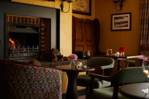 Ruang duduk di The Woolpack Inn