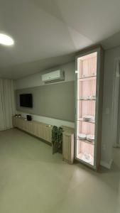 Μια τηλεόραση ή/και κέντρο ψυχαγωγίας στο Apartamento de 1 quarto próximo ao mar +8 φωτογραφίες