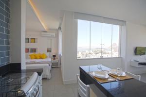 a kitchen and dining room with a view of a bedroom at Sugar Loft Apartments in Rio de Janeiro