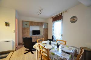 TV a/nebo společenská místnost v ubytování VILLA Elisabeth