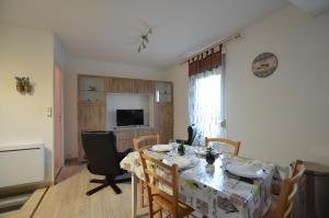 TV a/nebo společenská místnost v ubytování VILLA Elisabeth