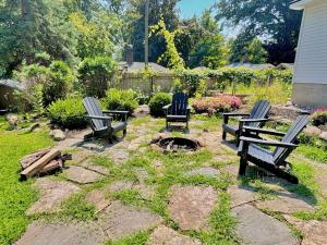 three chairs and a fire pit in a yard at Relaxing Upper Level Retreat Near Torch Lake & River in Rapid City