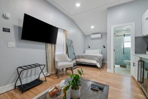 Ένα ή περισσότερα κρεβάτια σε δωμάτιο στο Lunavista Cozy Studio