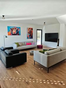 Posezení v ubytování Waldoase im Nationalpark Eifel für 7 Gäste und max 2 Hunde in 1A Lage