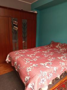 En eller flere senge i et værelse på Inmobiliaria RIO MACHO