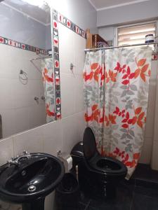 Et badeværelse på Inmobiliaria RIO MACHO