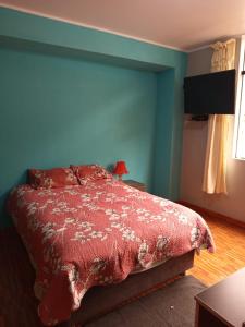 En eller flere senge i et værelse på Inmobiliaria RIO MACHO + 5 billeder