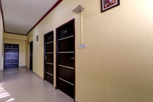 a hallway with two closets and a wall at Hotel O Sri Krishna Palace in Lucknow