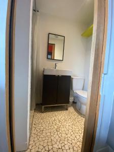 Koupelna v ubytování Maison climatisée Bassin d'Arcachon, port et plage à 800m + 5 fotografií