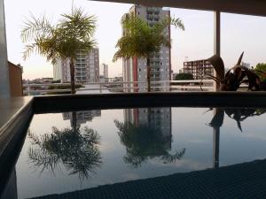Kolam renang di atau dekat dengan Hotel Apollo