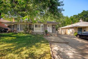 Το κτήριο όπου στεγάζεται  το διαμέρισμα