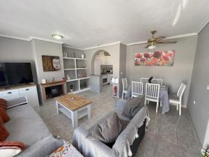 Η κουζίνα ή μικρή κουζίνα στο Casa Mariposa - Los Alcázares Bungalow