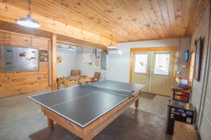 Φωτογραφία από το άλμπουμ του Temenos on the New River - Easy River Access - Yard Space - Ping Pong σε Crumpler