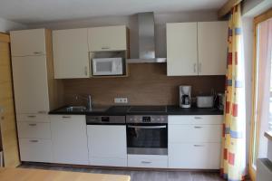 Kuchyň nebo kuchyňský kout v ubytování Haus Birgit