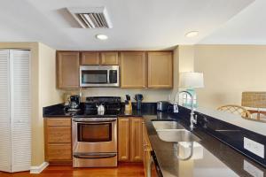 Køkken eller tekøkken på Tidewater H-202 + 18 billeder