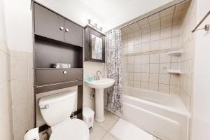 Ένα μπάνιο στο Your Peaceful Oasis in the City +3 φωτογραφίες