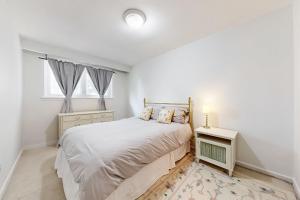 Ένα ή περισσότερα κρεβάτια σε δωμάτιο στο Your Peaceful Oasis in the City