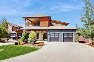 una casa con garaje en Traverse 1462, en Steamboat Springs