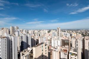 a view of a large city with tall buildings at RBN - Apartamentos no Ritmo Bueno in Goiânia