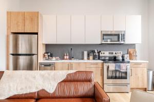 Dapur atau dapur kecil di Cozy 1BR Downtown Birmingham