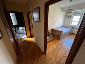 Afbeelding uit fotogalerij van Bela Apartment in Skopje