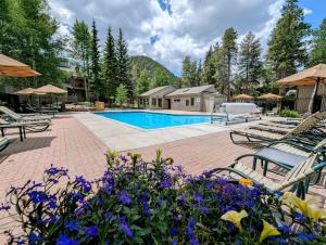 La alberca dentro o cerca de Flying Dutchman 1104 by SummitCove Lodging