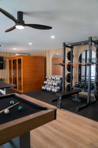 Pusat kecergasan dan/atau kemudahan kecergasan di 20 Guests Pool Luxe Gym Sauna Pickleball