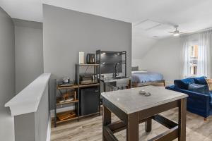 a living room with a table and a kitchen at Charming Chic Charleston & DI Loft Getaway in Charleston