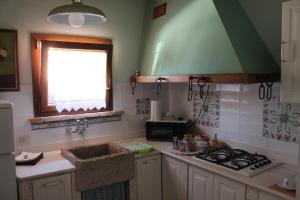 Kuchyň nebo kuchyňský kout v ubytování Agriturismo Maloura