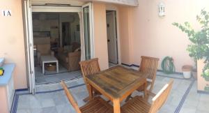 Ein Sitzbereich in der Unterkunft Apartamento Playa Muralla