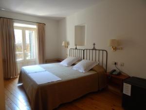 Katil atau katil-katil dalam bilik di Hotel de La Font Peralada