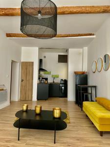 O bucătărie sau chicinetă la CARPENTRAS BEL APPARTEMENT au CENTRE VILLE