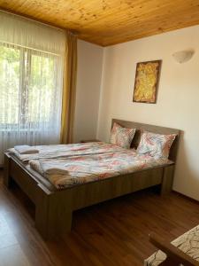 Postel nebo postele na pokoji v ubytování Guest House Robin Hud