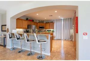 Ảnh trong thư viện ảnh của Lakefront 3BR Indio Retreat with Backyard and Games ở Indio