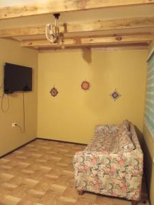a bedroom with a bed and a flat screen tv at Cabaña Vista Hermosa in Traitraico