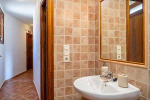 a bathroom with a sink and a mirror at La Casa del Arco in Añón +44 photos