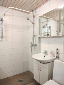 Koupelna v ubytování Central Apartment for 3 in Kuopio Center