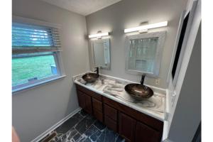 Φωτογραφία από το άλμπουμ του Hot Tub Hideout in the Sandhills σε Hope Mills +24 φωτογραφίες
