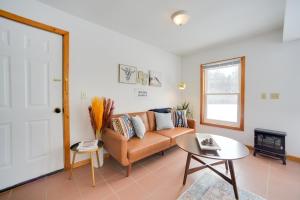 Fotografie z fotogalerie ubytování Cozy Studio on Secluded 55 Acres with Fire Pit! v destinaci Greenfield Center